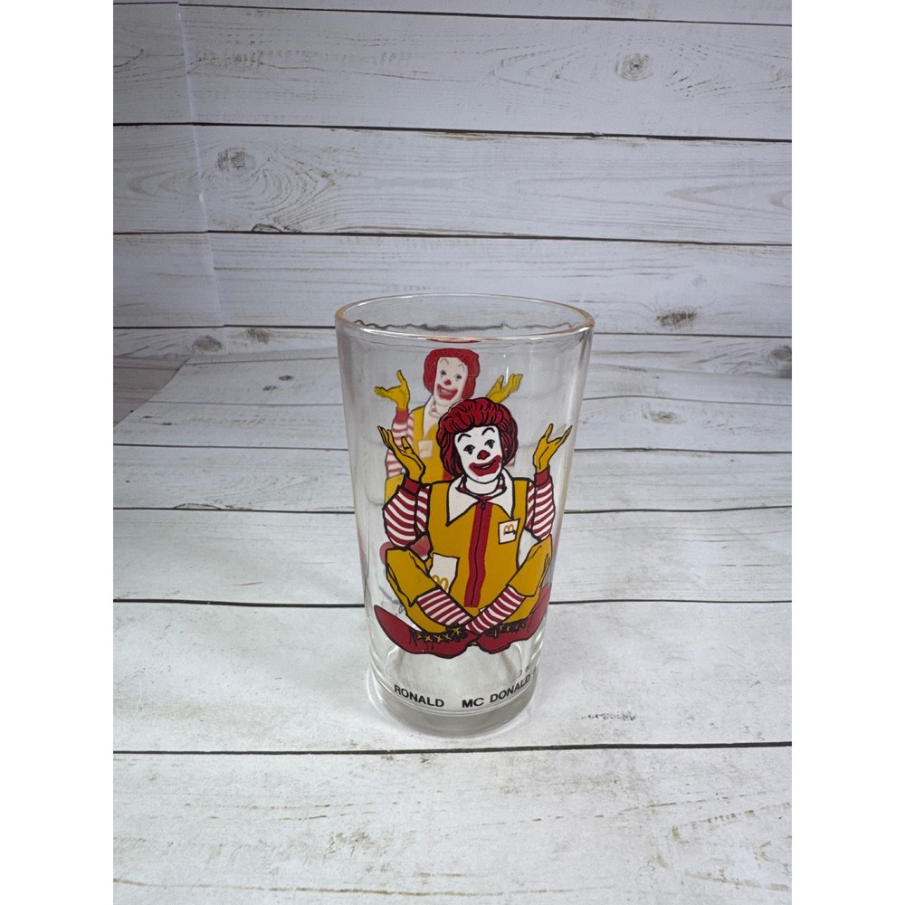Vintage 1977 Ronald McDonald McDonald's Collector Glass Series 5.5 Inch (A)